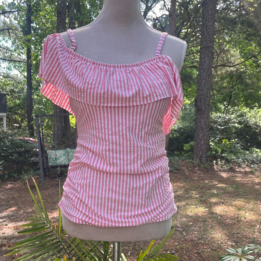 Crown & Ivy Bathing Suit Top, Pink Stripe Seersucker, Size Medium 🏝️ EUC